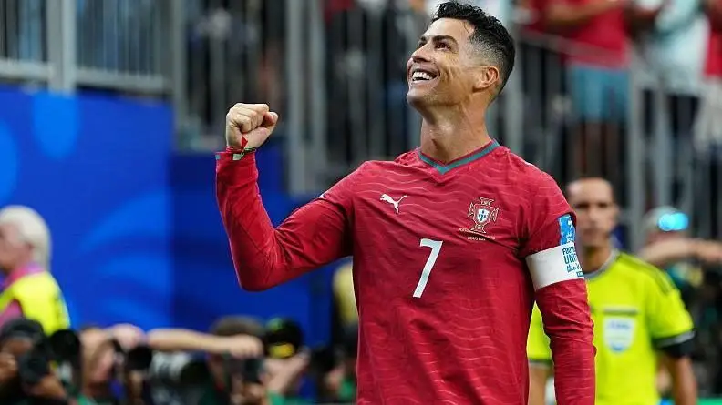世界杯2026:"我回来了" - 创纪录的C罗回应批评者